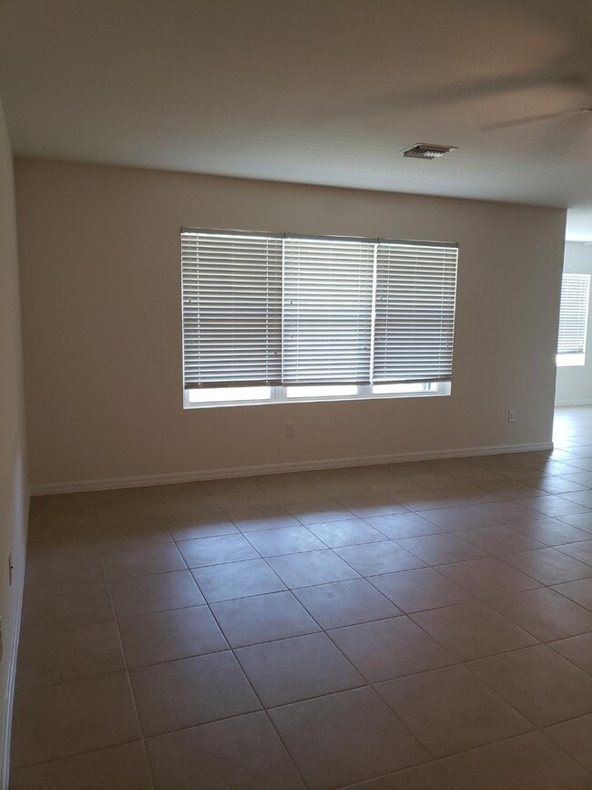 Building Photo - 2529 SW 11th Pl