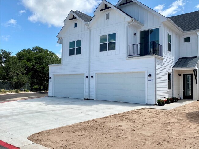 Building Photo - 255 Lourdes Ct