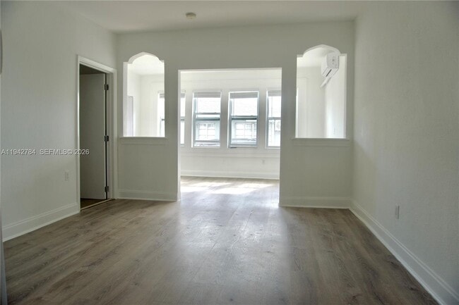 Building Photo - 501 SW 6th Ct