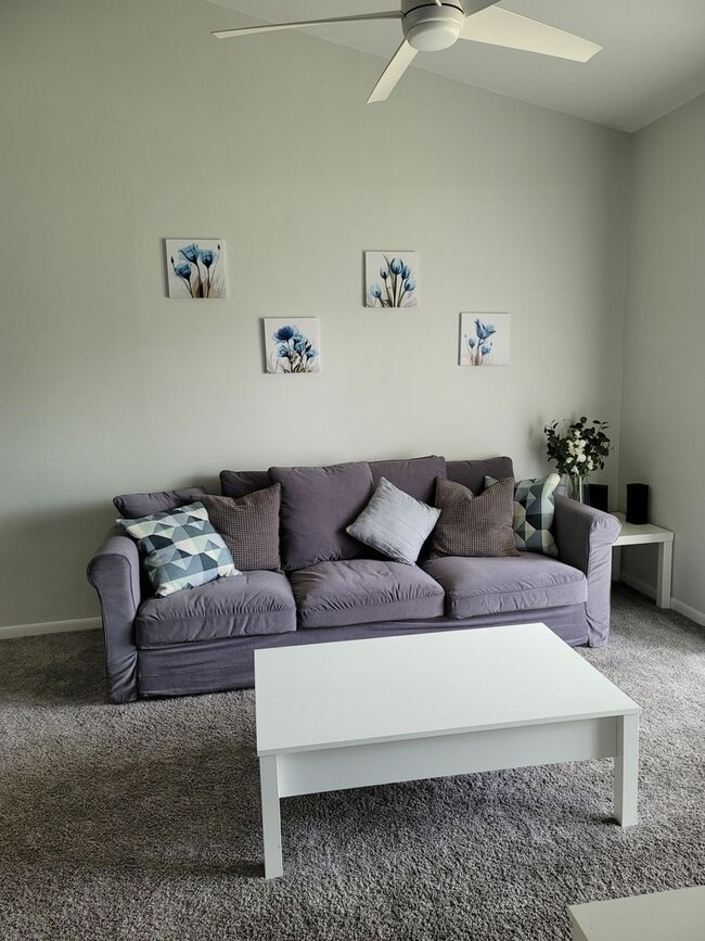 Building Photo - Lovely condo across from USF