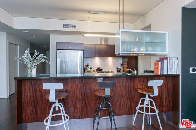 Building Photo - 1155 S Grand Ave