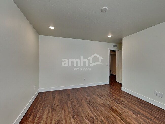 Building Photo - 965 N Rivermist Pl