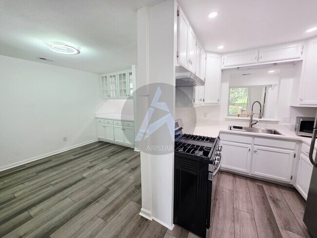 Building Photo - 1041 Kennesborough Rd NW