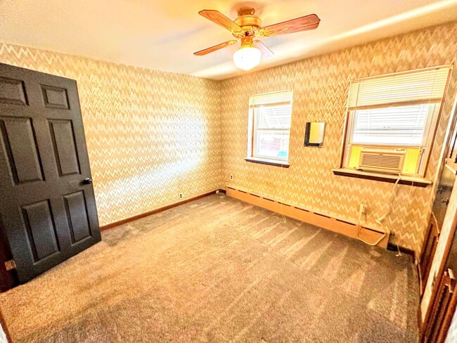 Building Photo - Lovely & Spacious 4BR/2BA South Philly Hom...