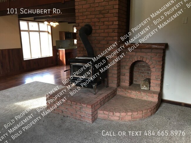 Building Photo - 101 Schubert Rd