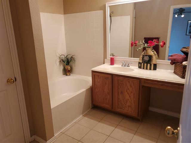 Building Photo - 5005 Boxwood Ln
