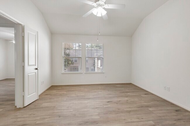 Building Photo - 67 Woodlily Pl