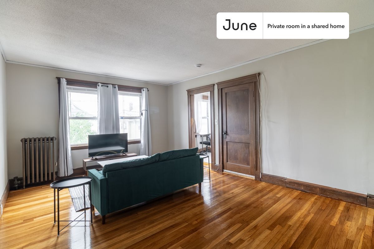 Building Photo - Room in Shared 4 bed/1 bath home