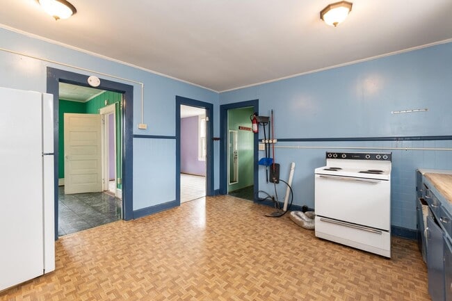 Building Photo - Charming 2-Bedroom Home in Burlington