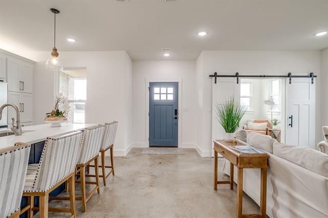 Building Photo - 102 Cardinal Wds