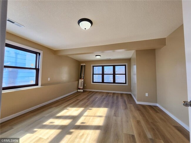 Building Photo - 1039 Payne Ave