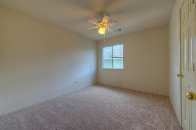 Building Photo - 411 Haupt