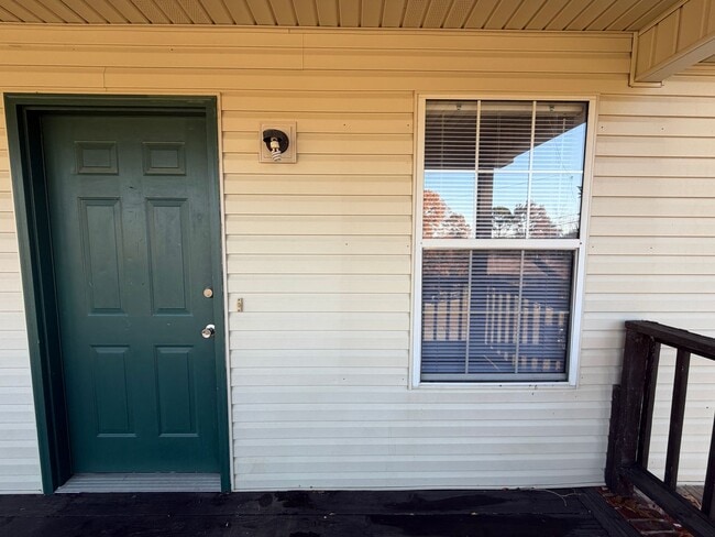 Primary Photo - 4063-4063 Wynn St