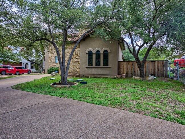 Building Photo - 1310 Minnie Dr