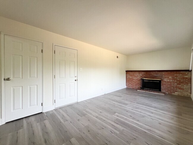 Building Photo - 1742 Sequoia St