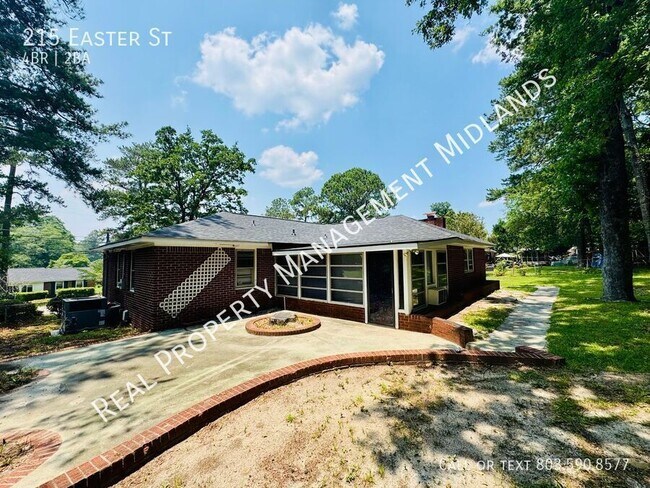 Building Photo - 215 Easter St