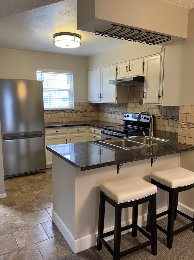 Building Photo - **Move in Specials**Beautifully remodeled ...