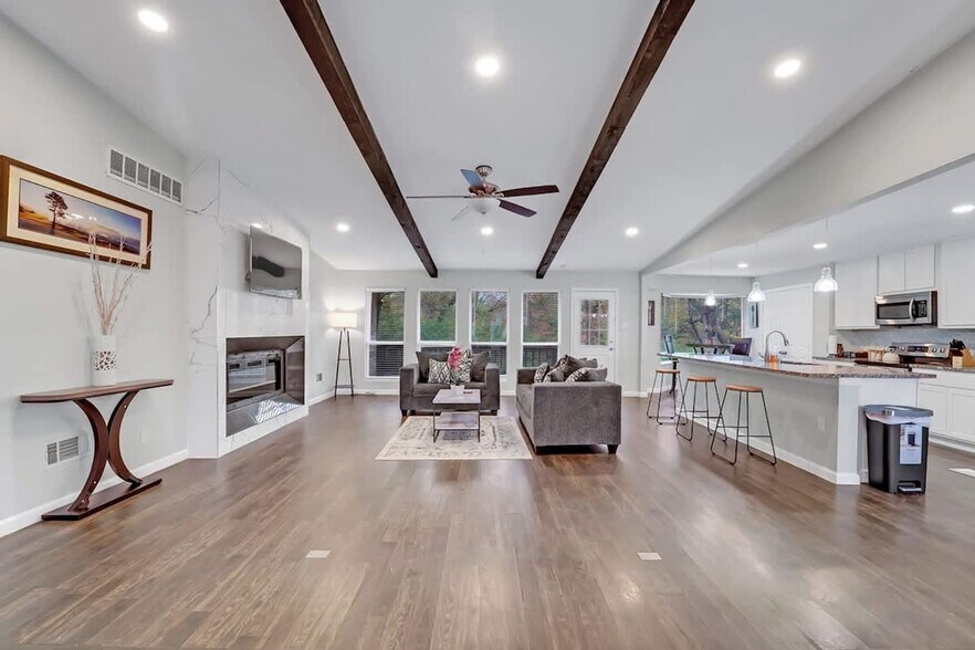 Building Photo - 3801 Kazak St