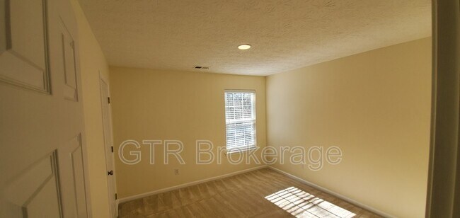 Building Photo - 5591 Rock Lake Dr