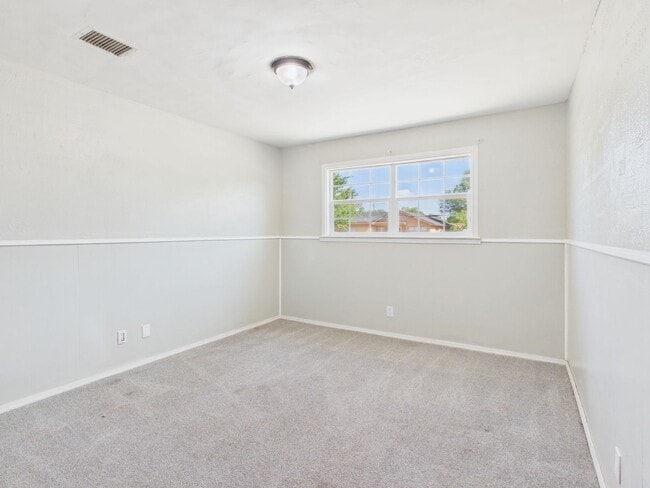Building Photo - 5125 SW 16th Ave