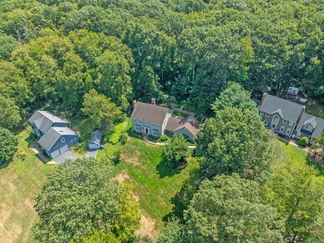 Building Photo - 112 Old Farms Rd