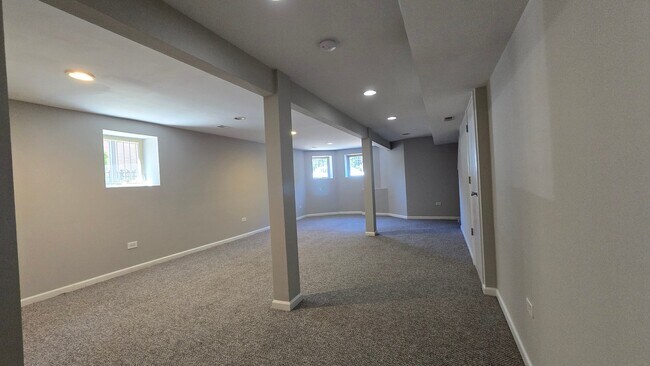 Building Photo - 3147 W Augusta Blvd