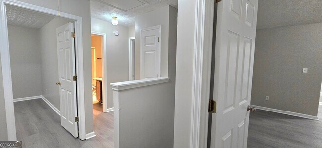 Building Photo - 610 James Ridge Dr