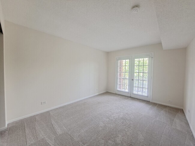 Building Photo - 520 Biesterfield Rd