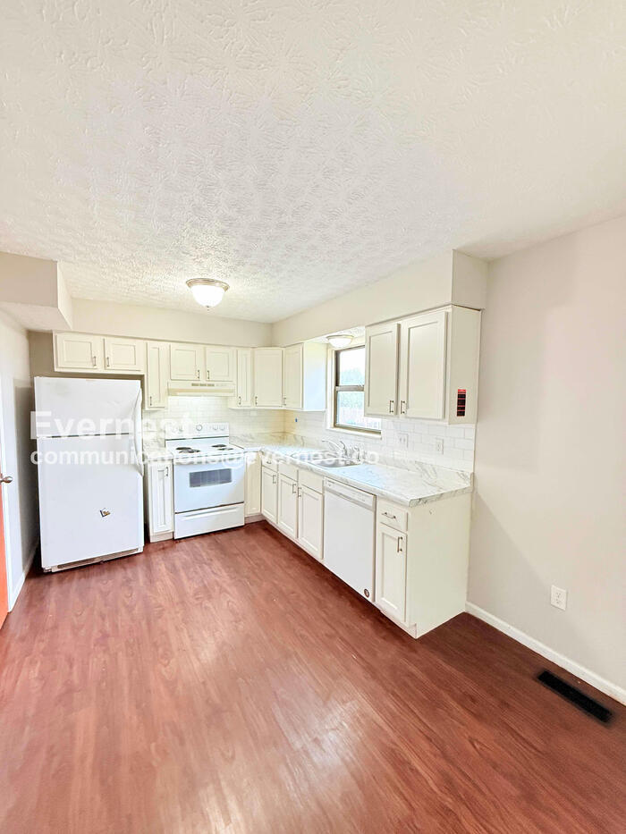 Building Photo - 1889 Laramie Dr