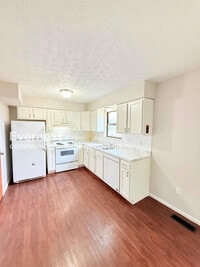 Building Photo - 1889 Laramie Dr