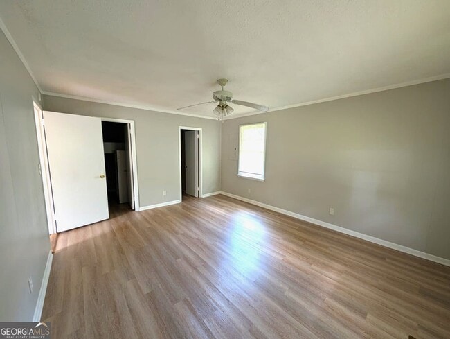 Building Photo - 218 Wallis St
