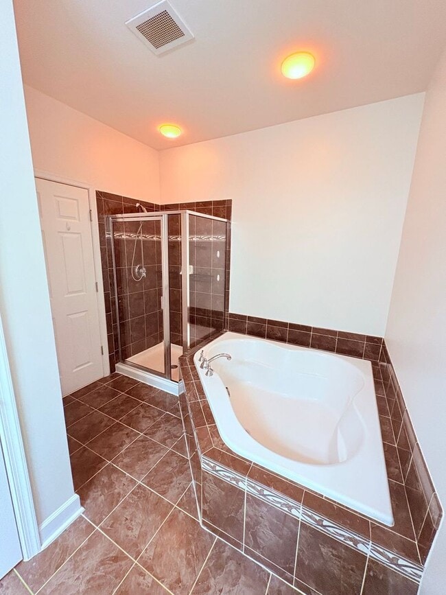 Building Photo - POTOMAC CLUB - TOWNHOUSE CONDO