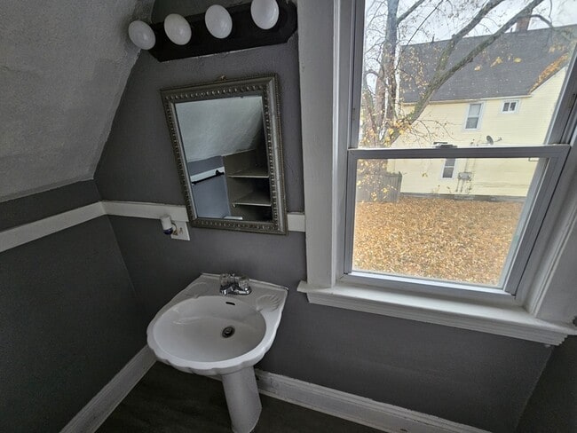 Building Photo - 3433 W 41st St