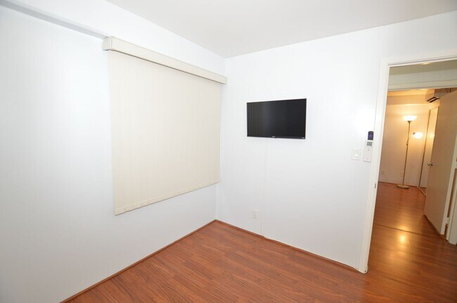 Building Photo - Fountain at Makiki - 3 bedroom, 2 bath con...