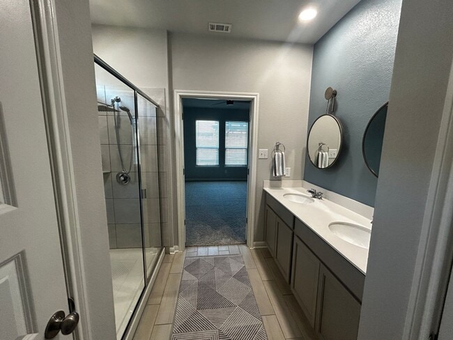 Building Photo - 3BR/2BA single-family home with fenced yard and attached garage in Jarrell, TX.