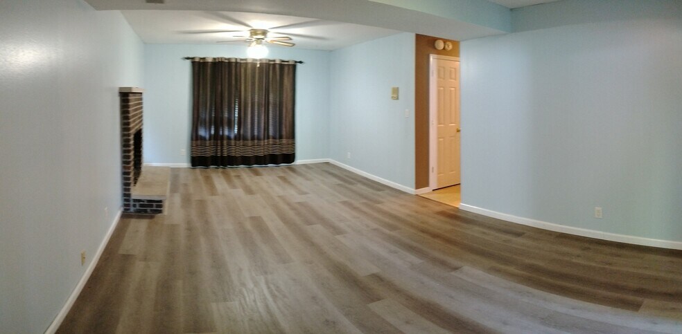 Main level living/family room - 529 Strawberry Hill Rd