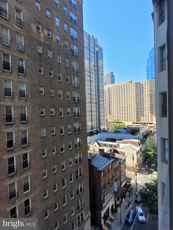 Building Photo - 135 S 19th St