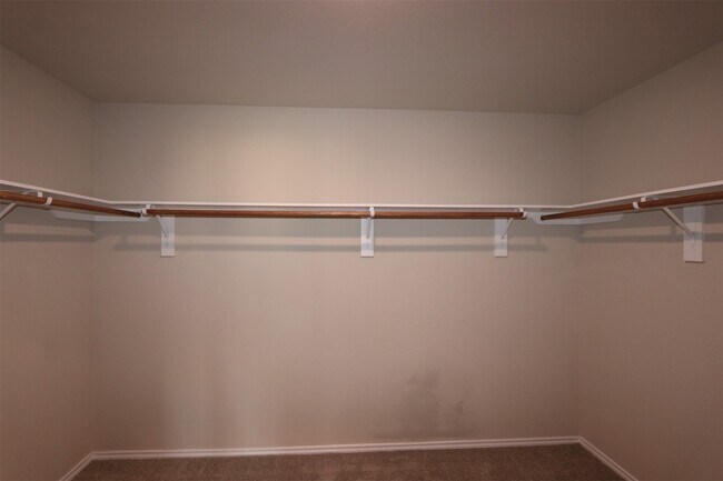 Building Photo - 2015 Levant Ln