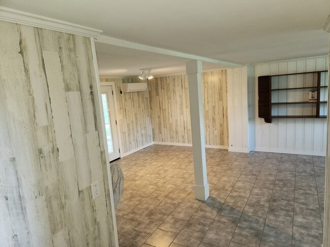 Building Photo - 114 Maureen Dr