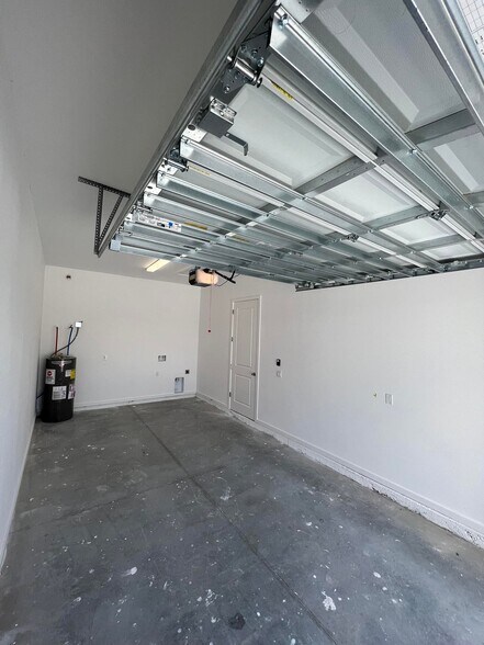 Building Photo - 600 Jasmine St