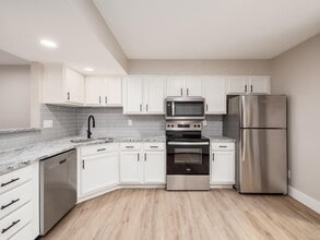 Building Photo - 631 Pebble Pl Dr
