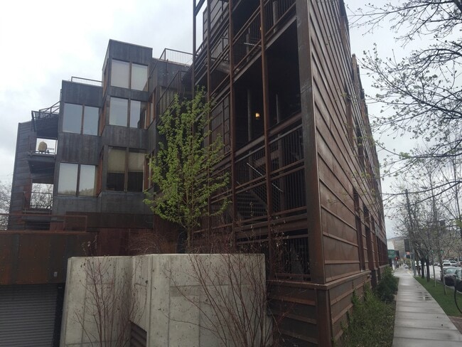 Building Photo - Amazing High End Condo in Award Winning "C...