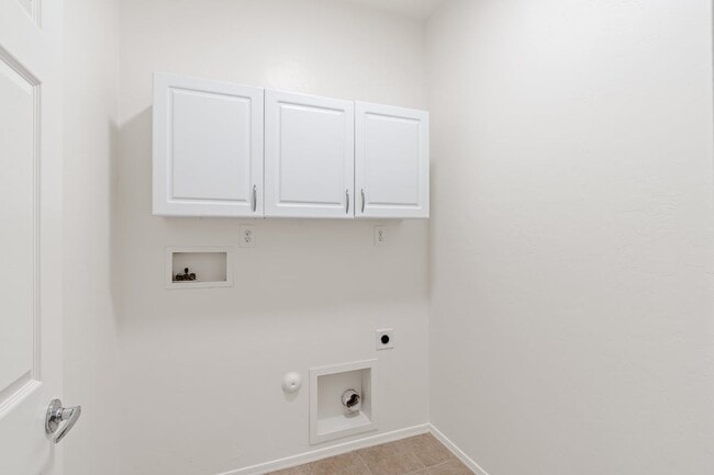 Building Photo - 7060 S Red Maids Dr