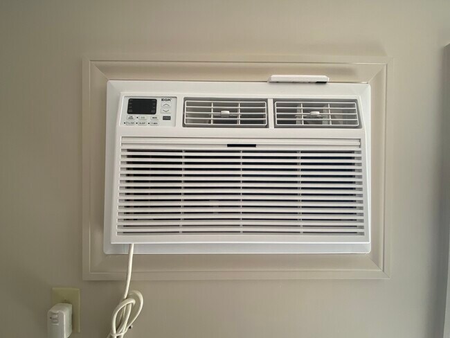 Building Photo - 50 English Village Rd