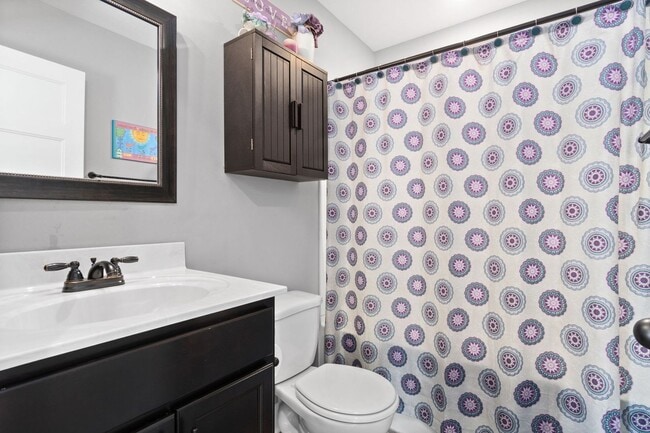 Building Photo - 4 Bedroom Near Post With River Access For ...