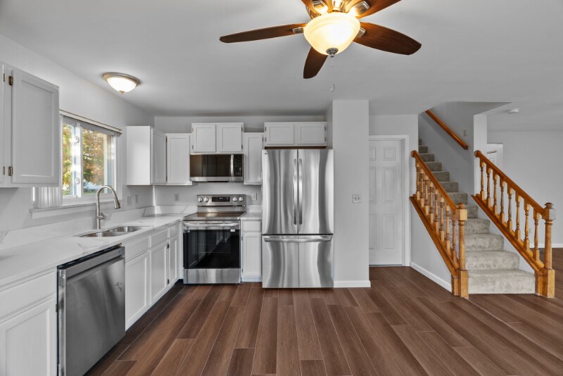 Building Photo - 2 Coachman Ct