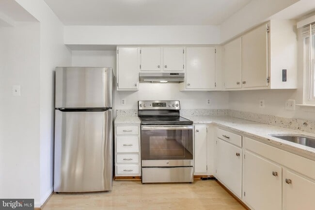 Building Photo - 17505 Longview Ln