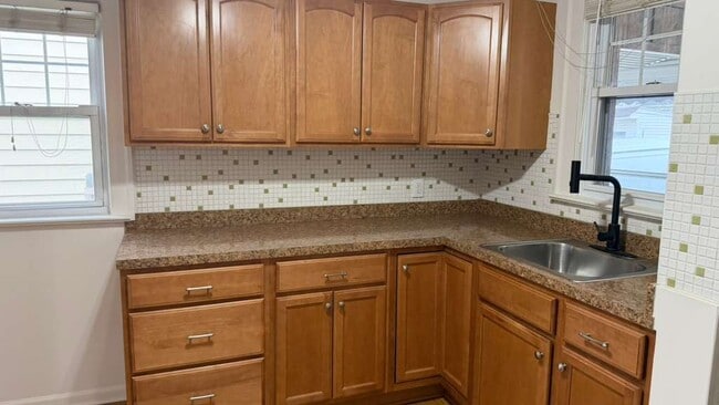 Building Photo - 10006 Plymouth Ave