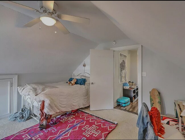 Building Photo - 3 Bedroom 1 Bath Apartment - Downtown Charleston