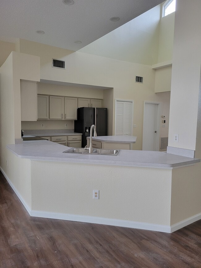 Building Photo - 1048 California Creek Dr